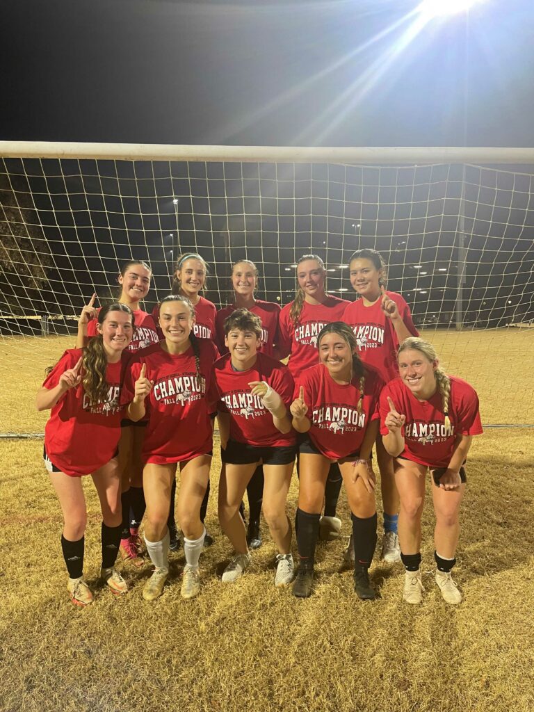 Outdoor Soccer – Women’s : Its Cookin