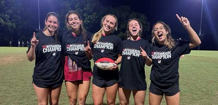 4v4 Flag Football – Women’s : the chefs